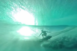 TEAHUPOO VISTO DEBAIXO DE ÁGUA