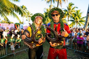 Australianos Molly Picklum e Jack Robinson vencem o Lexus Tahiti Pro 2025