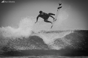 SURF &amp; MUSIC: AS ESCOLHAS DE TOMÁS VALENTE