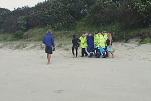 SURFISTA ATINGIDO POR RELÂMPAGO EM BYRON BAY