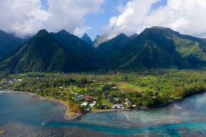 Vista aérea de Teahupoo e sua área circundante