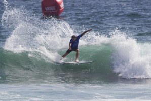 Frederico Morais em ação nas ondas californianas.