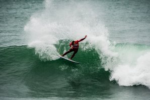 Tiago Pires a fazer um snap back e a mandar muita água em Ribeira D&#039;ilhas. Click by Pedro Mestre