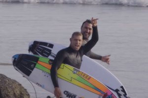 A COMPETIÇÃO ENTRE MICK FANNING, JOEL PARKINSON E DEAN MORRISON EM SNAPPER ROCKS