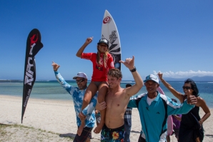 BRISA HENNESSY VENCE FINAL DO RIP CURL GROMSEARCH