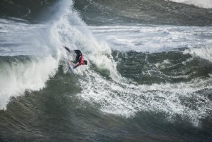 DESEMPENHOS ÉPICOS EM ONDAS MASSIVAS NO RIP CURL PRO BELLS BEACH