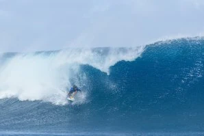 Teahupo’o desafia as mulheres: Yolanda Hopkins elimina Stephanie Gilmore e Kelia Gallina faz história aos 14 anos