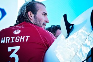 Novo vídeo mostra australiano em altas ondas.