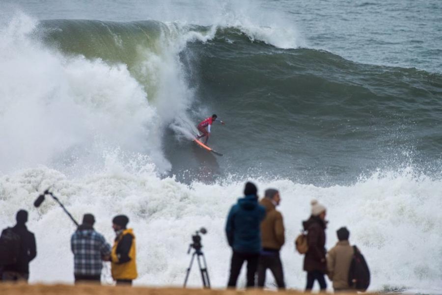 Lucas Chumbo na Nazaré durante o Big Wave Tour Nazaré Challenge Foto: @WSL / Masurel