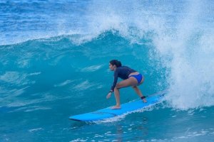 Sara Sampaio esteve a surfar com Jamie O'Brien no Havai