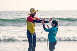 Amanhã, Quarta Feira, há “Surf para Todos” na Praia de Matosinhos