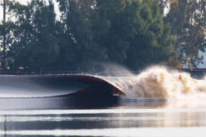 Kelly Slater na piscina idealizada por si.