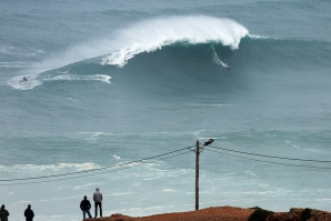 Mais um fim de semana de ondas grandes no horizonte.