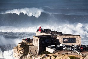 Praia do Norte é a grande referência no Big Wave Surfing.