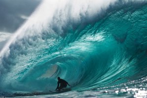 Kelly Slater no sítio certo em Pipe.