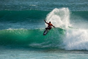 ONDAS INTENSAS NO 1º DIA DO ALLIANZ CAPARICA PRO