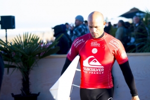 Kelly Slater e Carissa Moore dominaram o dia em Culs Nus