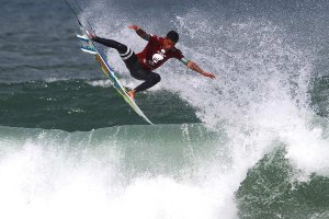 Em 2015, Filipe Toledo esteve imparável e levou o público ao rubro nas areias do Postinho.