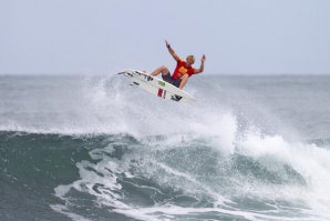 O TOP 10 DOS SURFISTAS MAIS BEM PAGOS DO MUNDO