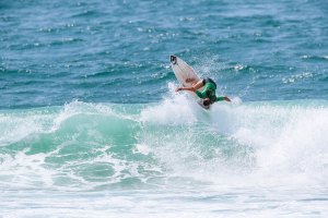 Seis Portugueses nos 1/4 de final do Quiksilver &amp; ROXY Junior Pro Capbreton 2025