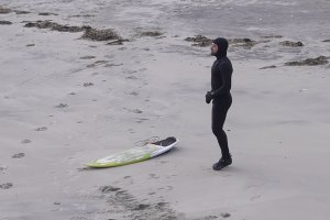 Ben Gravy desafia água a 0ºC em New Jersey: surf com fato 7/5 mm