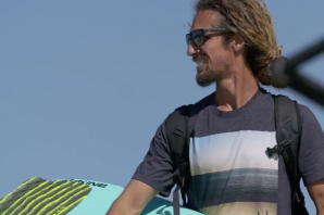 Rob Machado e Taylor Knox mostram como se surfa em Lowers