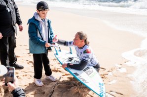 Yolanda Hopkins Avança para a Ronda 3 do MEO Rip Curl Pro Portugal