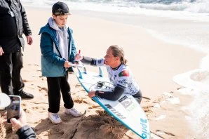 Yolanda Hopkins Avança para a Ronda 3 do MEO Rip Curl Pro Portugal