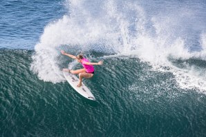 Stephanie Gilmore pode fazer história em Maui.