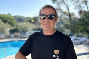 José Farinha aposenta-se após 35 anos de serviço na Rip Curl Portugal