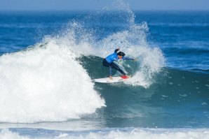 Carve portentoso no Guincho, durante o Cascais Women&#039;s Pro.