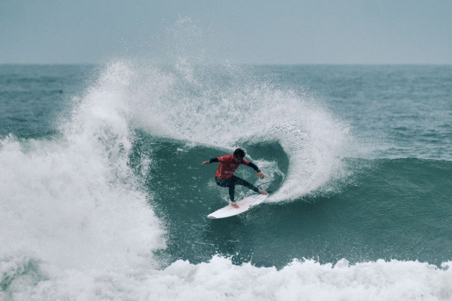 Liga MEO Surf 2025 – Francisco Ordonhas a dois heats do título nacional após dia inaugural em Peniche
