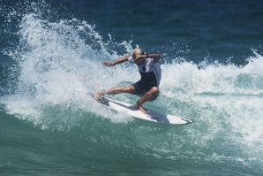 Ethan Ewing a dar tudo na primeira ronda.
