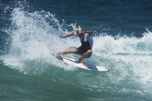 Ethan Ewing a dar tudo na primeira ronda.