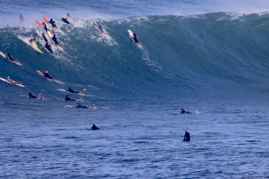 Waimea Bay acorda com swell de mais de 6 metros antes do Eddie Aikau