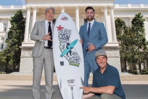 A foto oficial com Jerry Brown que vai ficar para a história do Surfing. 