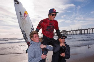 Californiano Kanoa Igarashi a começar o ano da melhor forma.