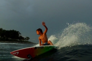 ‘SUPER GROMS’ - LENNOX CHELL, 11 ANOS E MUITO SURF