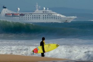 DE REGRESSO AOS DIAS ÉPICOS DE SURF EM CARCAVELOS