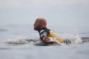 BOUREZ E HEDGE EM PREPARAÇÃO PARA O BILLABONG PRO TAITI