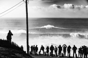 Big days, big waves... na Praia do Norte, Nazaré.