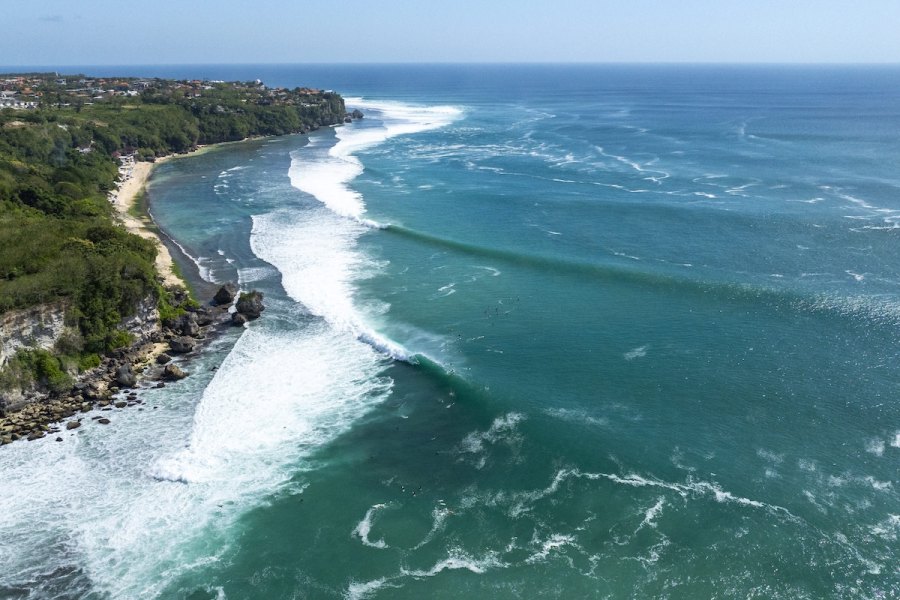 Rip Curl Cup Padang Padang em alerta máximo: tubos de 6 a 8 pés podem abrir competição já esta terça-feira