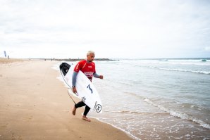Mar pequeno e muito inconsistente não ajudam Vasco Ribeiro no GWM Sydney Surf Pro