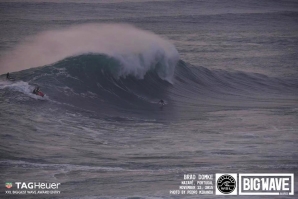 Brad Domke ontem na Praia do Norte.
