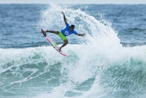 Filipe Toledo é um dos nomes que é já apontado para a vitória no Rio Pro.