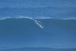 A primeira sessão de tow-in de Camila Cardoso na Nazaré é um sonho realizado