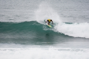 NICOLAU PASSA MAIS UMA RONDA NO REEF HAWAIIAN PRO