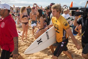 John John pensativo ao sair da água como que a perguntar "Que raio se passou?"