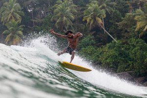 Amanda Prifti vence concurso de fotografia de surf do International Surf Archive