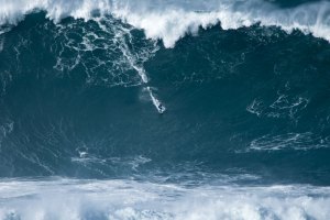 Francisco Porcella na Nazaré - Pic by Bruno Aleixo